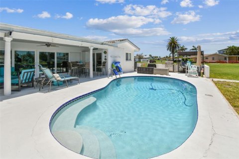House in Seminole, Florida 3 bedrooms, 207.73 sq.m. № 1828093 - photo 30
