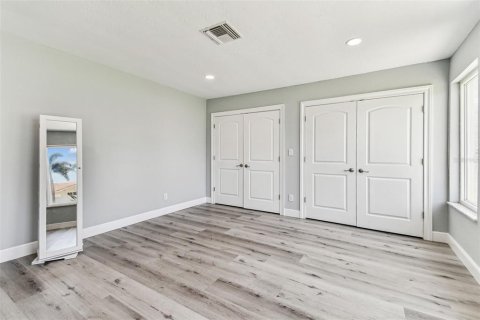 House in Seminole, Florida 3 bedrooms, 207.73 sq.m. № 1828093 - photo 16