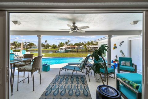 House in Seminole, Florida 3 bedrooms, 207.73 sq.m. № 1828093 - photo 27