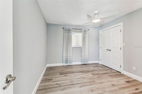 House in Seminole, Florida 3 bedrooms, 207.73 sq.m. № 1828093 - photo 23
