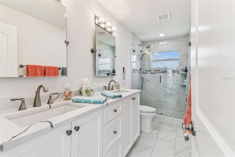 House in Seminole, Florida 3 bedrooms, 207.73 sq.m. № 1828093 - photo 25