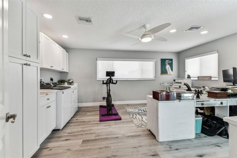 House in Seminole, Florida 3 bedrooms, 207.73 sq.m. № 1828093 - photo 15