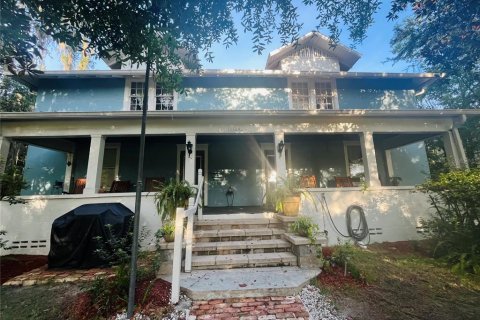 House in Gainesville, Florida 5 bedrooms, 285.02 sq.m. № 2352356