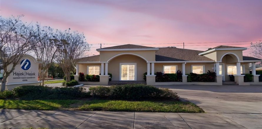 Propiedad comercial en Saint Petersburg, Florida 305.28 m2 № 2195514