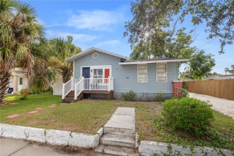 House in Tampa, Florida 4 bedrooms, 130.43 sq.m. № 1875753 - photo 2