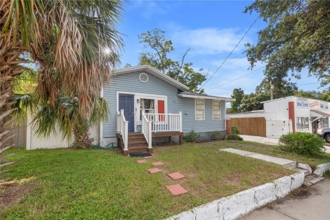House in Tampa, Florida 4 bedrooms, 130.43 sq.m. № 1875753 - photo 1