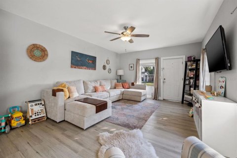 House in Tampa, Florida 4 bedrooms, 130.43 sq.m. № 1875753 - photo 5