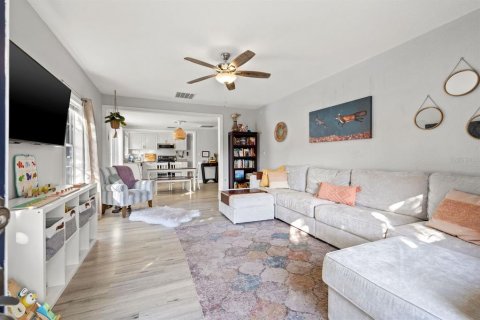 House in Tampa, Florida 4 bedrooms, 130.43 sq.m. № 1875753 - photo 3