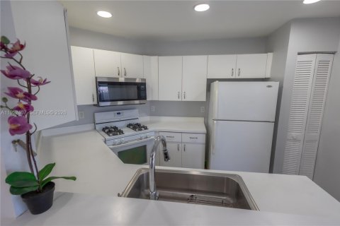 Купить виллу или дом в Майами, Флорида 3 спальни, 108.79м2, № 2007440 - фото 14