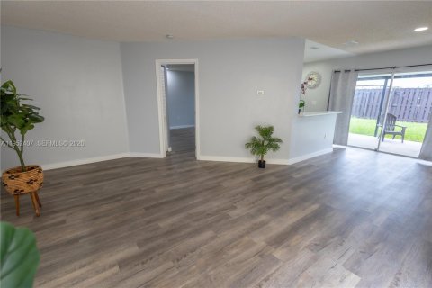 Купить виллу или дом в Майами, Флорида 3 спальни, 108.79м2, № 2007440 - фото 9