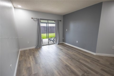 Купить виллу или дом в Майами, Флорида 3 спальни, 108.79м2, № 2007440 - фото 16