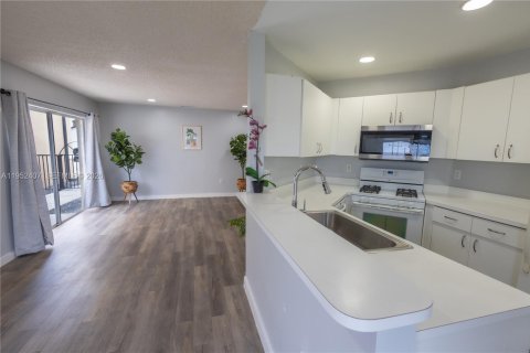 Купить виллу или дом в Майами, Флорида 3 спальни, 108.79м2, № 2007440 - фото 8