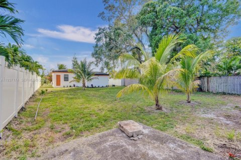 House in Fort Lauderdale, Florida 2 bedrooms, 77.48 sq.m. № 1995060 - photo 23