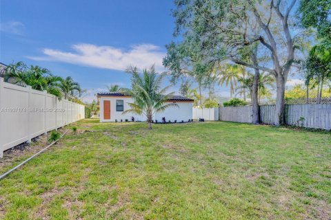 House in Fort Lauderdale, Florida 2 bedrooms, 77.48 sq.m. № 1995060 - photo 24