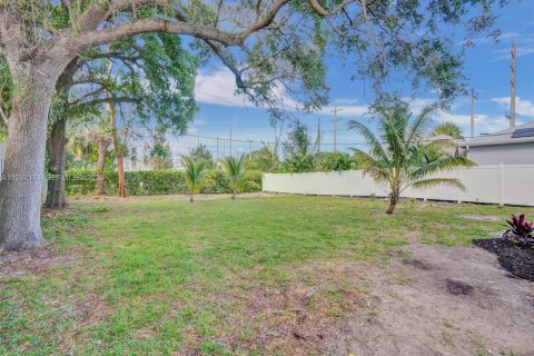 House in Fort Lauderdale, Florida 2 bedrooms, 77.48 sq.m. № 1995060 - photo 22