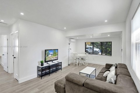 House in Fort Lauderdale, Florida 2 bedrooms, 77.48 sq.m. № 1995060 - photo 6