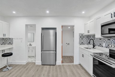 House in Fort Lauderdale, Florida 2 bedrooms, 77.48 sq.m. № 1995060 - photo 10