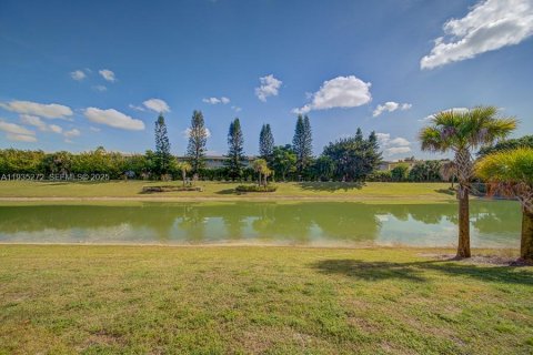 Townhouse in Hollywood, Florida 3 bedrooms, 163.51 sq.m. № 1993418 - photo 30