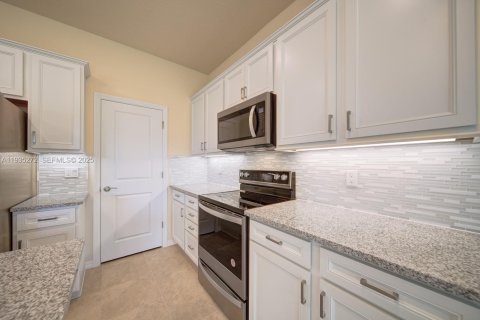 Townhouse in Hollywood, Florida 3 bedrooms, 163.51 sq.m. № 1993418 - photo 4