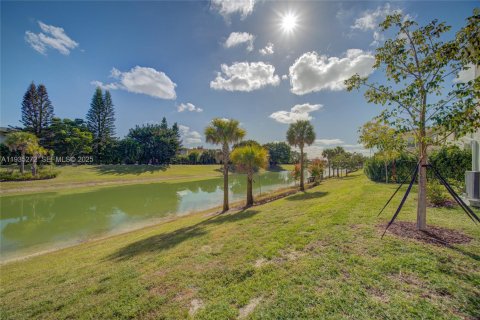 Townhouse in Hollywood, Florida 3 bedrooms, 163.51 sq.m. № 1993418 - photo 29