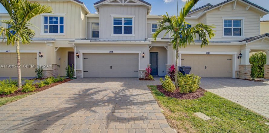 Townhouse in Hollywood, Florida 3 bedrooms, 163.51 sq.m. № 1993418