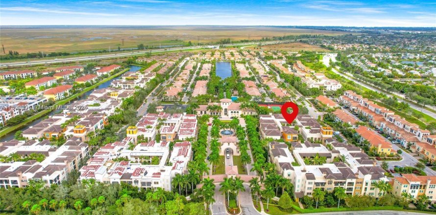 Кондоминиум с 2 спальнями в Санрайз, Флорида № 1952788