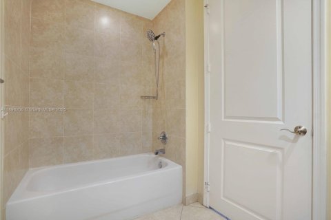 Купить кондоминиум в Санрайз, Флорида 2 спальни, 109.07м2, № 1952788 - фото 29