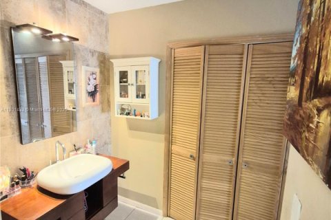 Copropriété à vendre à Hollywood, Floride: 2 chambres, 117.99 m2 № 1715532 - photo 25