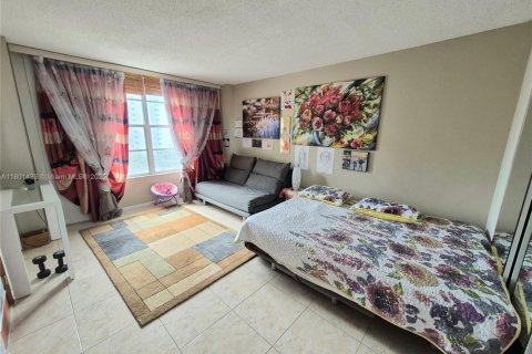 Copropriété à vendre à Hollywood, Floride: 2 chambres, 117.99 m2 № 1715532 - photo 2