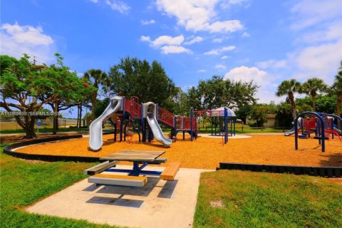 Снять в аренду виллу или дом в Лейк-Уорт, Флорида 2 спальни, 92.9м2, № 2066814 - фото 9