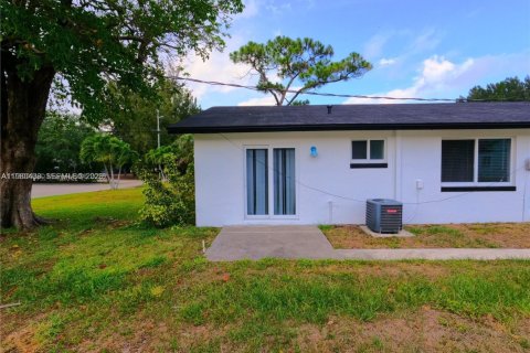 Снять в аренду виллу или дом в Лейк-Уорт, Флорида 2 спальни, 92.9м2, № 2066814 - фото 10