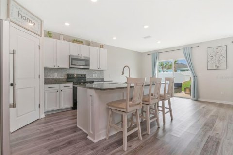 Villa ou maison à vendre à Zephyrhills, Floride: 5 chambres, 242.01 m2 № 2287307 - photo 5