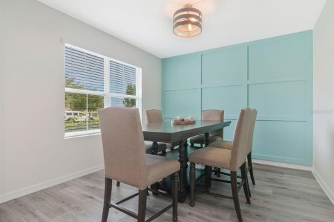 Villa ou maison à vendre à Zephyrhills, Floride: 5 chambres, 242.01 m2 № 2287307 - photo 4