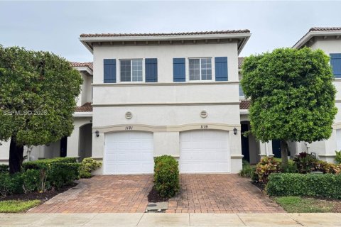 Townhouse in West Palm Beach, Florida 3 bedrooms, 146.6 sq.m. № 2008833