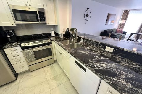 Condominio en alquiler en Sarasota, Florida, 1 dormitorio, 72.46 m2 № 1634974 - foto 6
