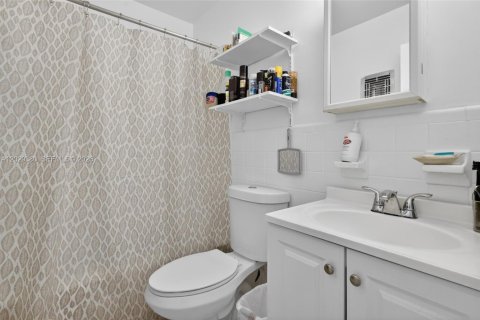 Купить кондоминиум в Халландейл-Бич, Флорида 1 спальня, 58.06м2, № 2086674 - фото 11