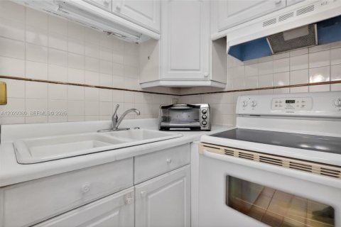Купить кондоминиум в Халландейл-Бич, Флорида 1 спальня, 58.06м2, № 2086674 - фото 15