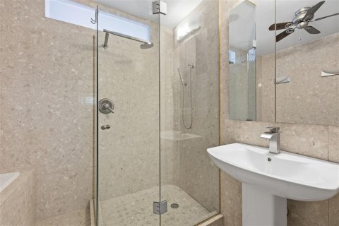 Condo in Clearwater, Florida, 2 bedrooms № 2226854 - photo 16