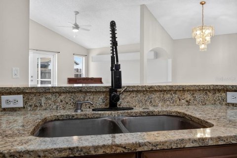 Villa ou maison à vendre à Apopka, Floride: 4 chambres, 141.95 m2 № 2267465 - photo 9