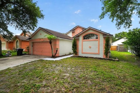 Villa ou maison à vendre à Apopka, Floride: 4 chambres, 141.95 m2 № 2267465 - photo 2