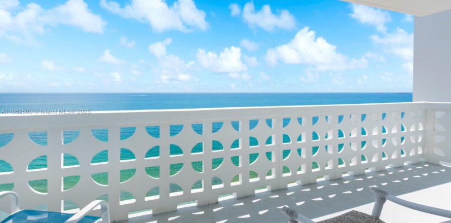 Condominio en Fort Lauderdale, Florida, 3 dormitorios № 1872643
