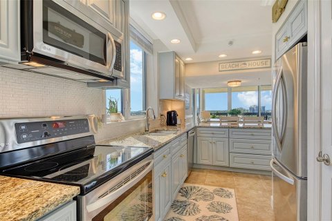 Condo in Longboat Key, Florida, 2 bedrooms  № 1893892 - photo 12