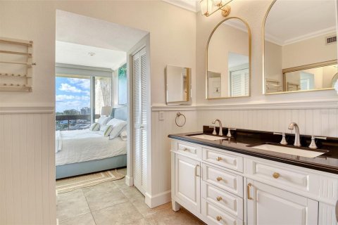 Condo in Longboat Key, Florida, 2 bedrooms  № 1893892 - photo 27