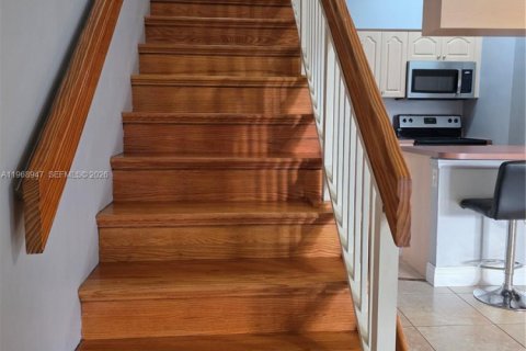 Condominio en venta en Hialeah, Florida, 1 dormitorio, 82.4 m2 № 2030054 - foto 8