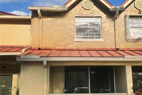 Condominio en Hialeah, Florida, 1 dormitorio  № 2030054
