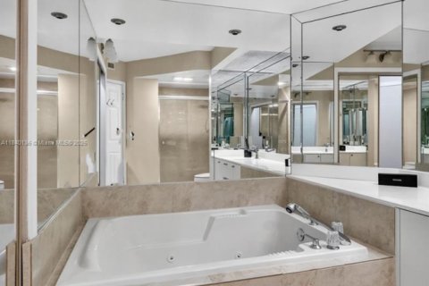 Copropriété à vendre à Aventura, Floride: 2 chambres, 124.49 m2 № 1839697 - photo 18