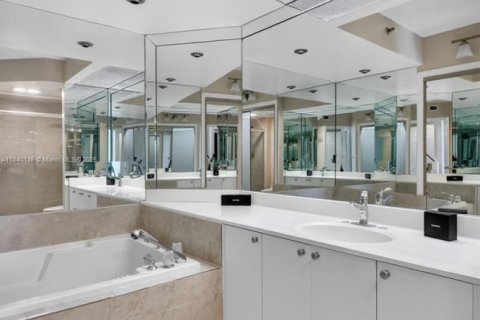 Copropriété à vendre à Aventura, Floride: 2 chambres, 124.49 m2 № 1839697 - photo 17