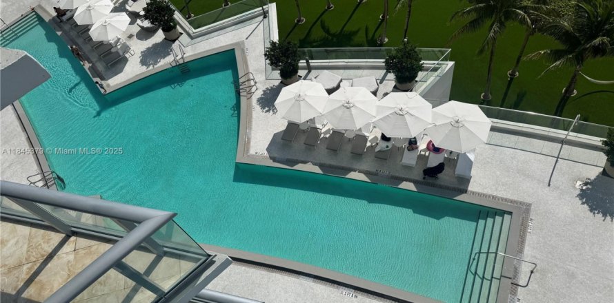 Condominio en Sunny Isles Beach, Florida, 1 dormitorio № 1936736