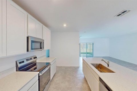 House in Davenport, Florida 6 bedrooms, 190.91 sq.m. № 1757906 - photo 7