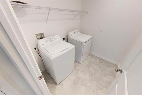 House in Davenport, Florida 6 bedrooms, 190.91 sq.m. № 1757906 - photo 25